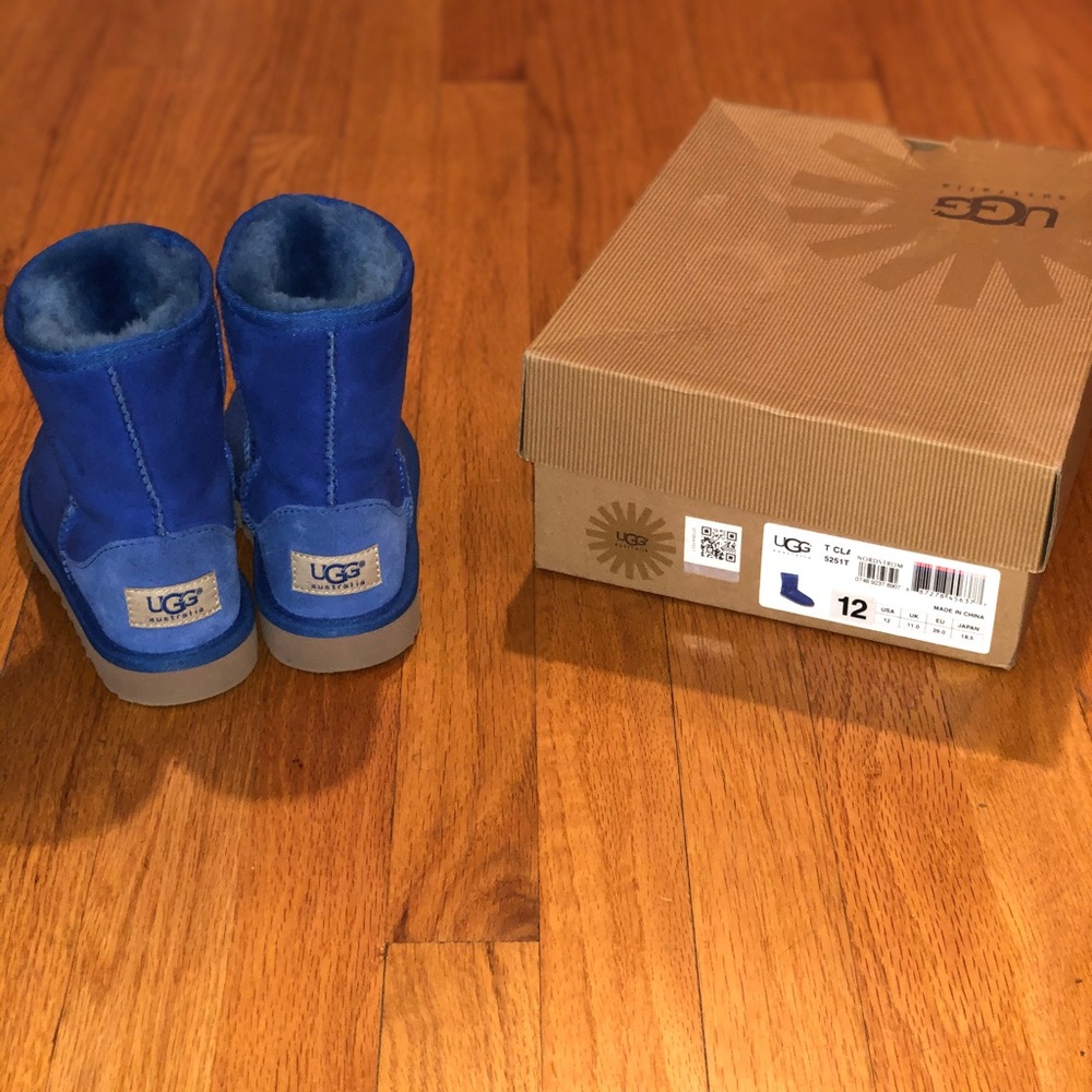 Toddler Girl Classic Short Ugg Boots - Picture 4 of 8